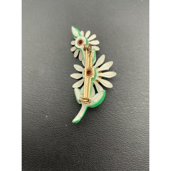 Vintage Daisy Flower Enamel Pin Cottagecore Spring Time - Picture 3 of 4